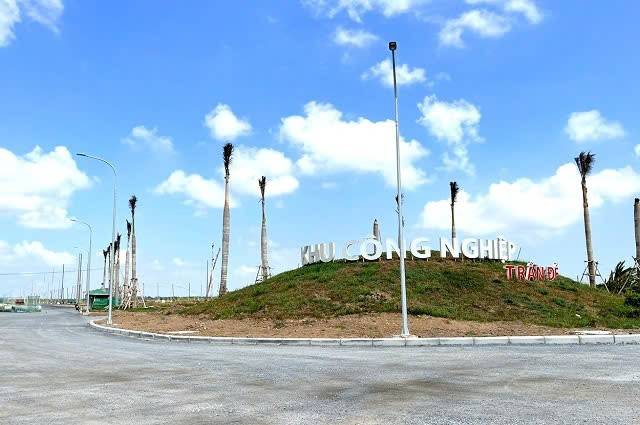 Khu công nghiệp Trần Đề có vị trí hết sức thuận lợi, nằm ở cửa ngõ ra biển của tỉnh Sóc Trăng