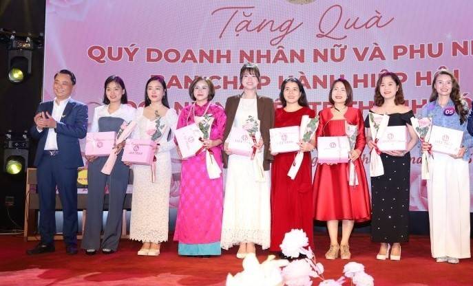 Hiệp hội Doanh nghiệp thành phố Thanh Hóa gặp mặt, chúc mừng doanh nhân nữ nhân ngày 8/3