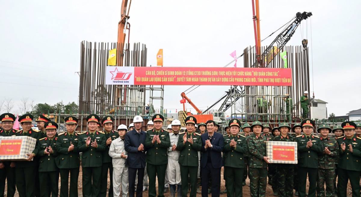 Đại tướng Phan Văn Giang chỉ đạo đẩy nhanh tiến độ thi công cầu Phong Châu