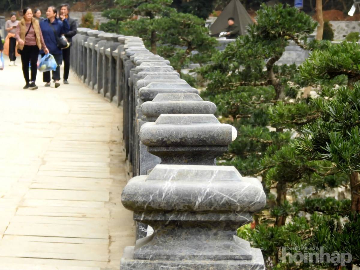 Gấp rút hoàn thành cảnh quan Đền Giếng trước ngày Giỗ Tổ Hùng Vương