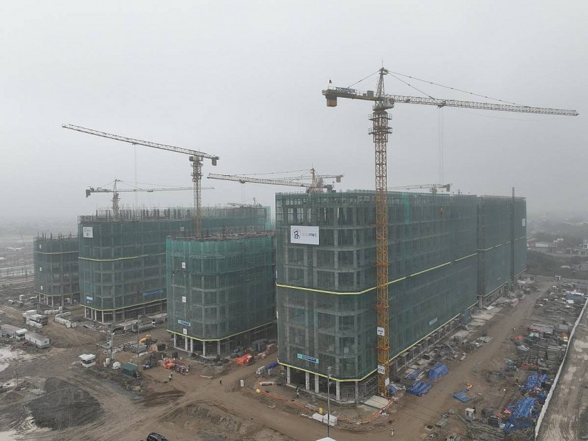 Sun Urban City sắp cất nóc toàn bộ 8 tòa căn hộ cao tầng và bắt đầu bàn giao nhà vào tháng 6/2025.  Sun Urban City sắp cất nóc toàn bộ 8 tòa căn hộ cao tầng và bắt đầu bàn giao nhà vào tháng 6/2025.