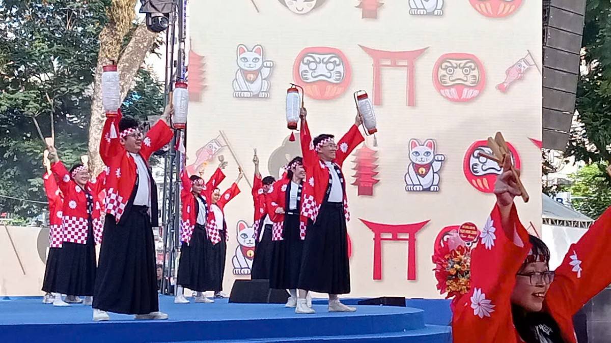 Văn nghệ chào mừng khánh thành metro số 1