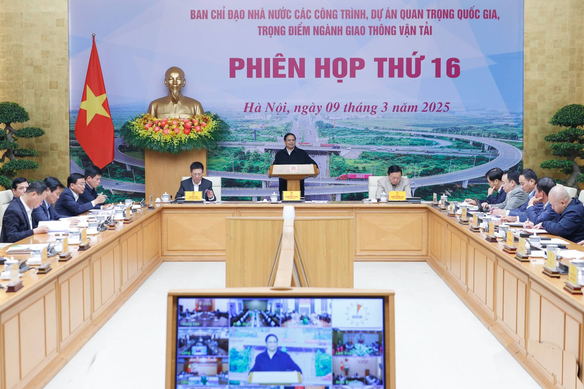 Thủ tướng Phạm Minh Chính, Trưởng Ban Chỉ đạo Nhà nước các công trình, dự án quan trọng quốc gia, trọng điểm ngành giao thông vận tải chủ trì họp phiên thứ 16 của Ban Chỉ đạo - Ảnh: VGP/Nhật Bắc