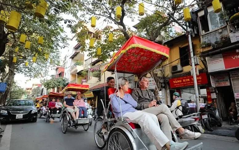 Miễn thị thực cho công dân 12 nước - cơ hội đẩy mạnh thu hút khách du lịch quốc tế