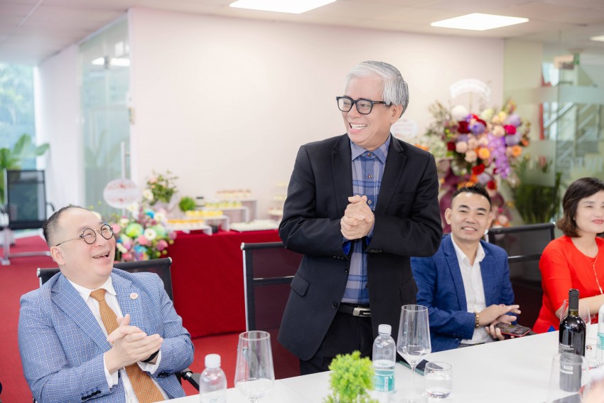 ông Phạm Quang Vinh – Nguyên Thứ trưởng Bộ Ngoại giao, nguyên Đại sứ dặc mệnh toàn quyền của Việt Nam tại Hoa Kỳ Hội đồng Nữ doanh nhân quốc tế IWEC chính thức khai trương văn phòng tại Hà Nội