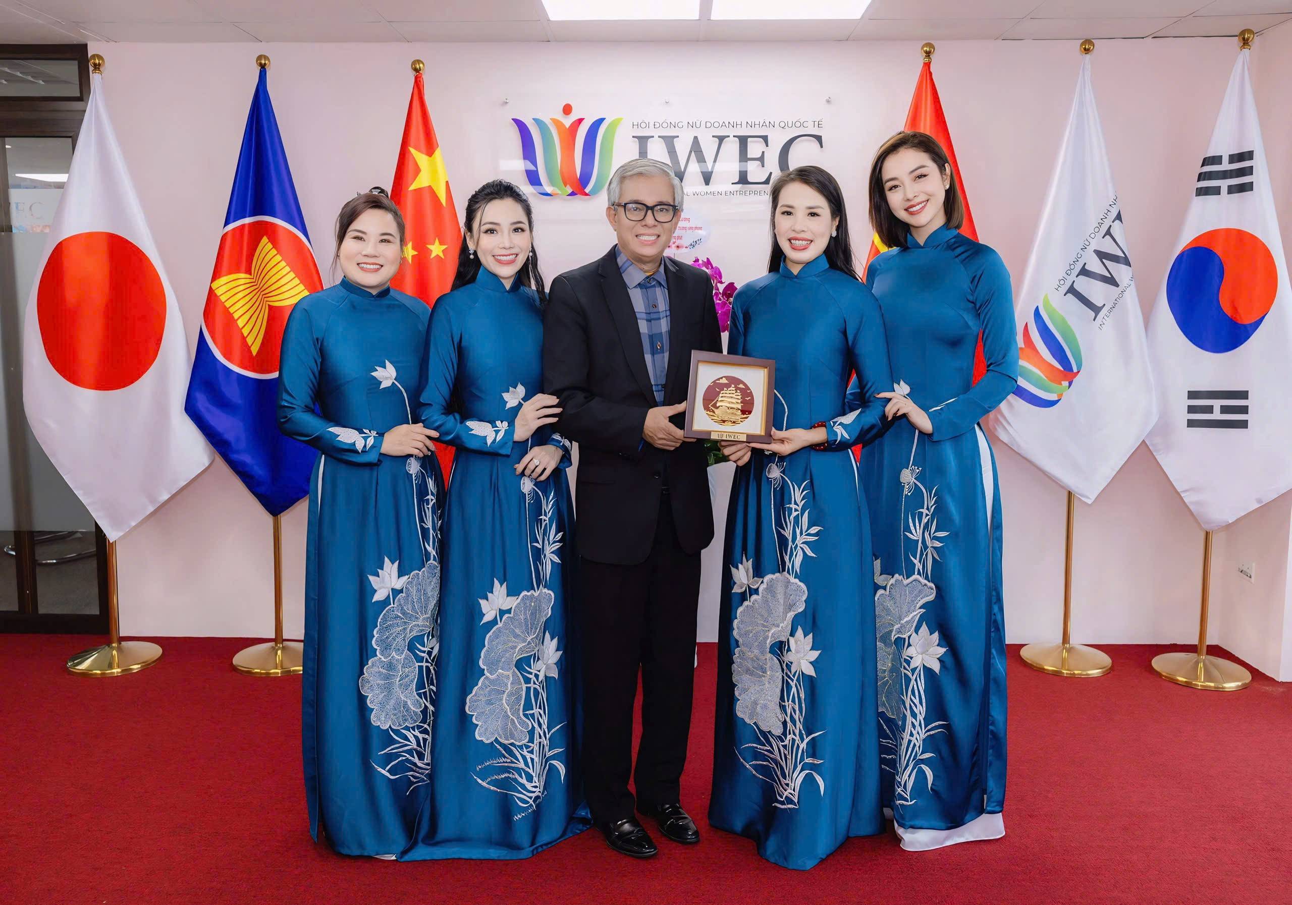 Hội đồng Nữ doanh nhân quốc tế IWEC chính thức khai trương văn phòng tại Hà Nội Hội đồng Nữ doanh nhân quốc tế IWEC chính thức khai trương văn phòng tại Hà Nội