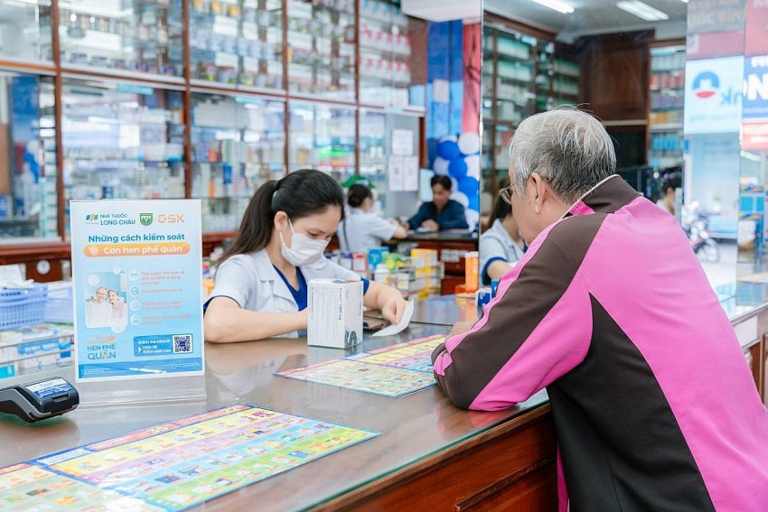 Bộ Y tế sẽ quản chặt cả thuốc và cơ sở tổ chức chuỗi nhà thuốc Bộ Y tế sẽ quản chặt cả thuốc và cơ sở tổ chức chuỗi nhà thuốc