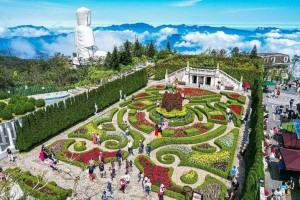 Sun World Ba Na Hills tưng bừng đón hàng nghìn du khách miền Trung - Tây Nguyên ngày đầu ưu đãi giá vé 350.000 VNĐ