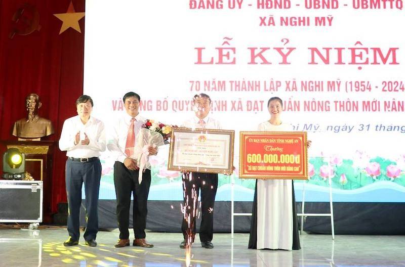 Lãnh đạo tỉnh Nghệ An trao Bằng công nhận xã đạt chuẩn NTM nâng cao cho xã Nghi Mỹ Lãnh đạo tỉnh Nghệ An trao Bằng công nhận xã đạt chuẩn NTM nâng cao cho xã Nghi Mỹ