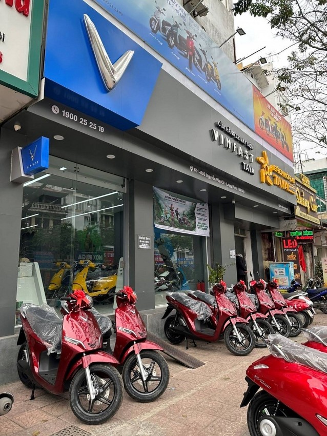 Chủ đại lý Taya Motor nhận định xe máy điện VinFast mang lại doanh thu cao.  Chủ đại lý Taya Motor nhận định xe máy điện VinFast mang lại doanh thu cao.