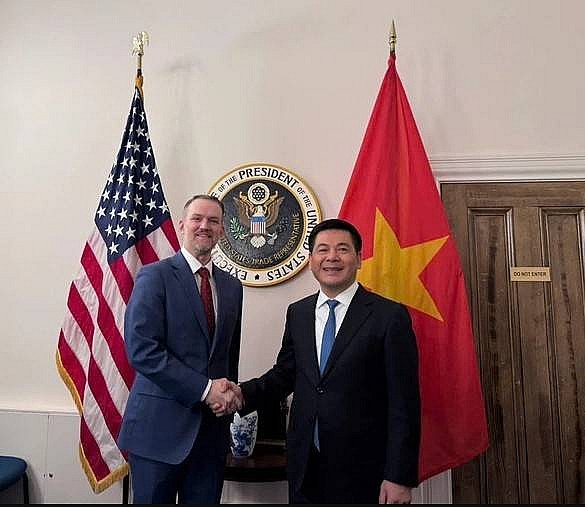 Bộ trưởng Nguyễn Hồng Diên và Trưởng đại diện Thương mại Hoa Kỳ Jamieson Greer - Ảnh: BCT