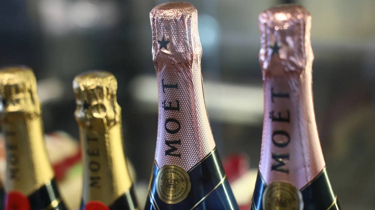 Căng thẳng thương mại: Tổng thống Donald Trump đe dọa áp thuế 200% với EU