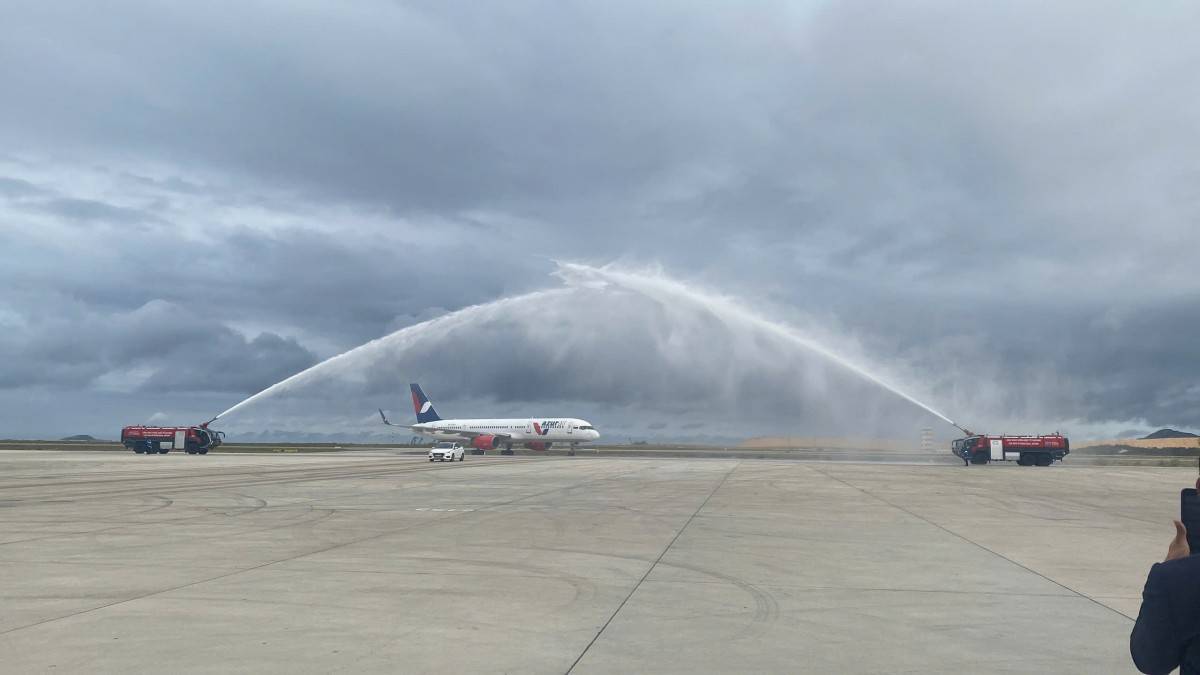 Nghi thức phun nước tạo cổng chào  Nghi thức phun nước tạo cổng chào