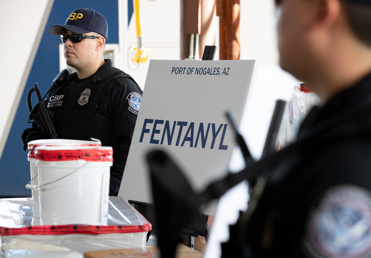 Vì sao fentanyl trở thành tâm điểm trong cuộc chiến thương mại Mỹ - Trung?