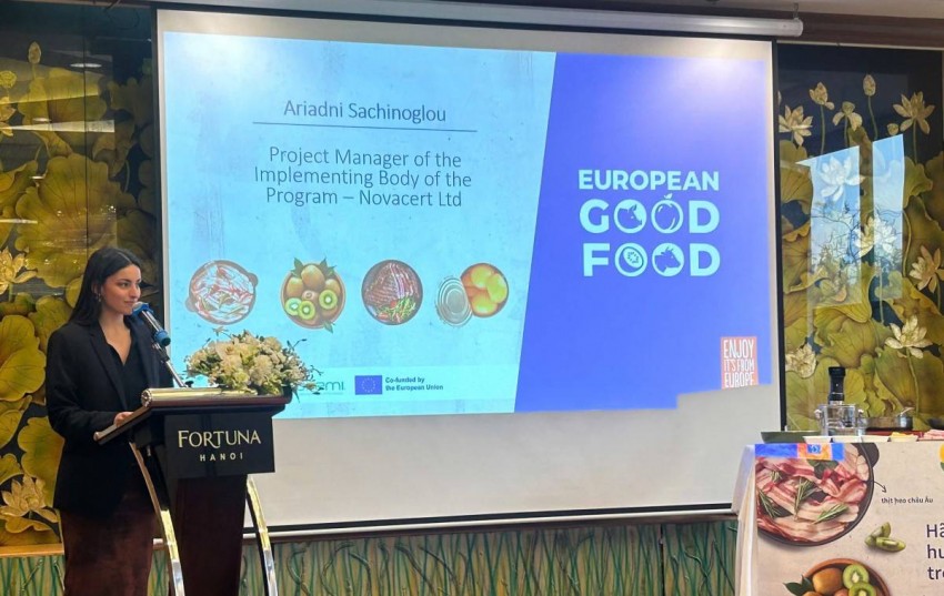 Bà Ariadni Sachinoglou- Quản lý Dự án Mang sản phẩm thực phẩm chất lượng cao của Châu Âu tới Việt Nam của Công ty Novacert phát biểu tại sự kiện