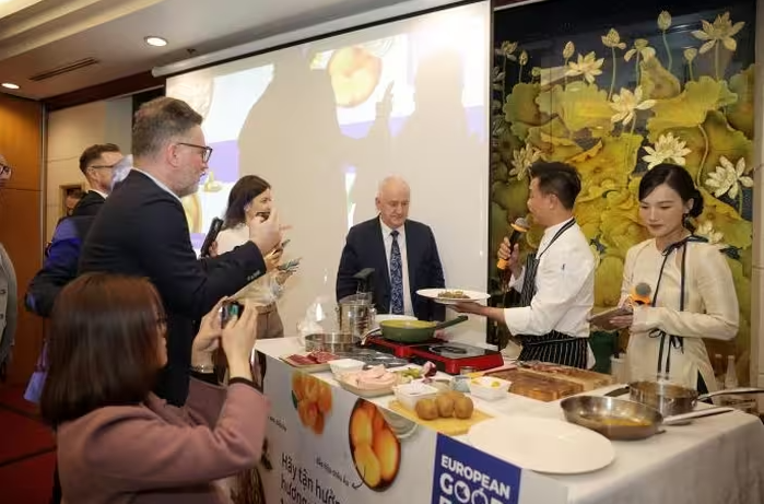 Màn trình diễn nấu ăn đặc sắc của bếp trưởng Hoàng Văn Dương