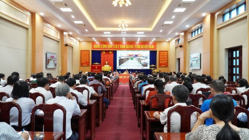 Bình Dương: Thành ủy Dĩ An làm việc với các tổ chức Đảng tại doanh nghiệp Bình Dương: Thành ủy Dĩ An làm việc với các tổ chức Đảng tại doanh nghiệp