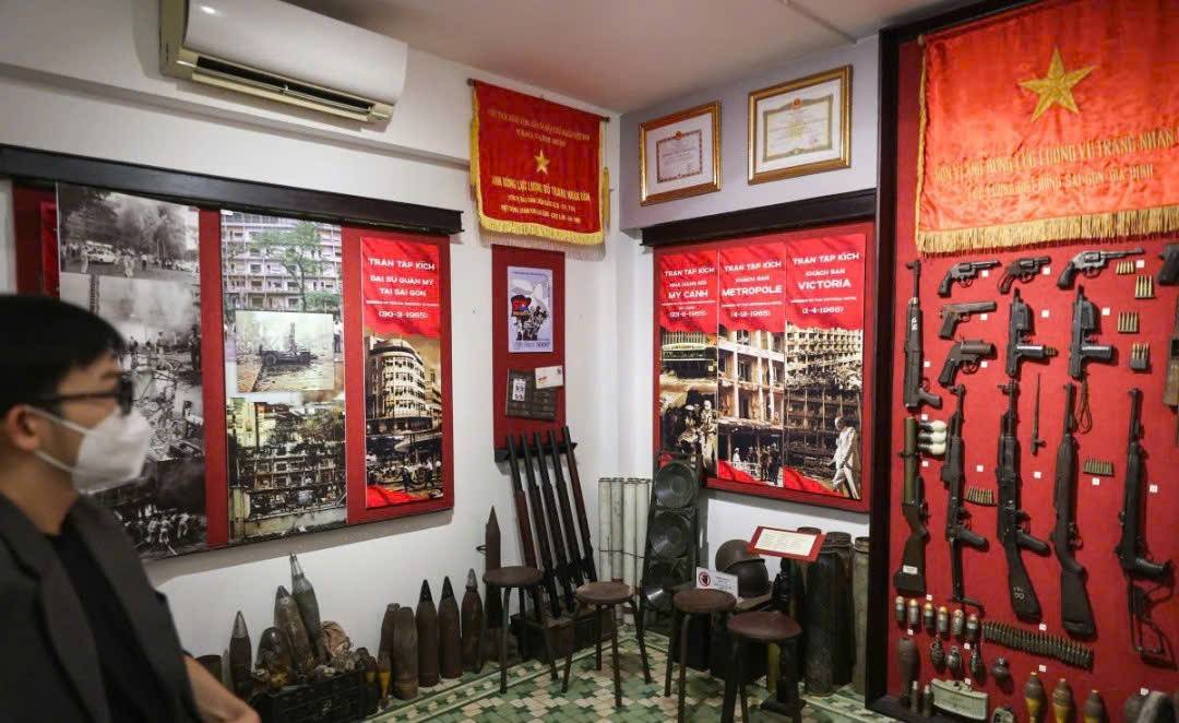 Bảo tàng Biệt động Sài Gòn - Gia Định trưng bày các bộ sưu tập hiện vật theo chủ đề vũ khí, xe cộ, vật dụng sinh hoạt, thiết bị thông tin liên lạc. Bảo tàng Biệt động Sài Gòn - Gia Định trưng bày các bộ sưu tập hiện vật theo chủ đề vũ khí, xe cộ, vật dụng sinh hoạt, thiết bị thông tin liên lạc.