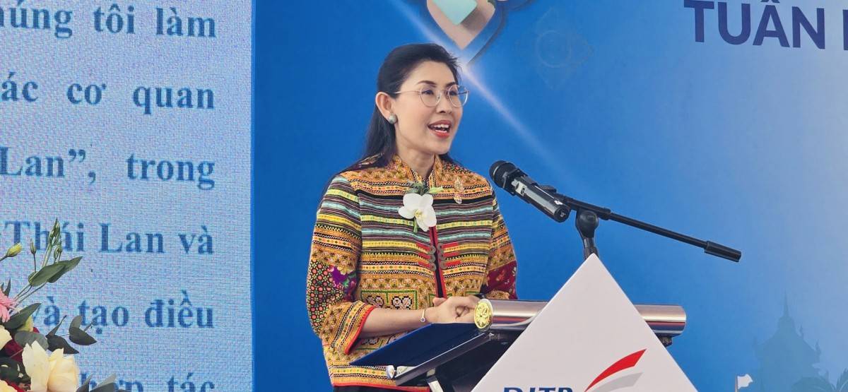 Bà Urawadee Sriphiromya, Đại sứ đặc mệnh toàn quyền Thái Lan tại Việt Nam phát biểu tại lễ khai mạc