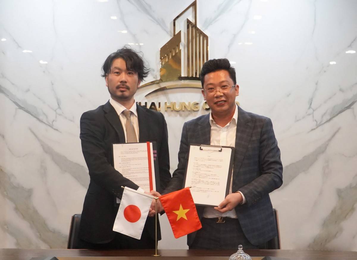 Tại buổi lễ, Tập đoàn Khải Hưng đã trao cho công ty Astec văn bản xác nhận thỏa thuận hợp tác toàn diện.