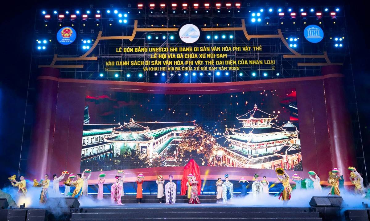 Chương trình diễn ra trong 120 phút, bao gồm 90 phút truyền hình trực tiếp trên VTV Khu vực Tây Nam Bộ (VTV Cần Thơ); các đài truyền hình trong cả nước. Nội dung chương trình gồm 4 phần. Phần I là Lễ đón bằng UNESCO (trong sóng truyền hình VTV Cần Thơ từ 20 – 21 giờ 30 phút).