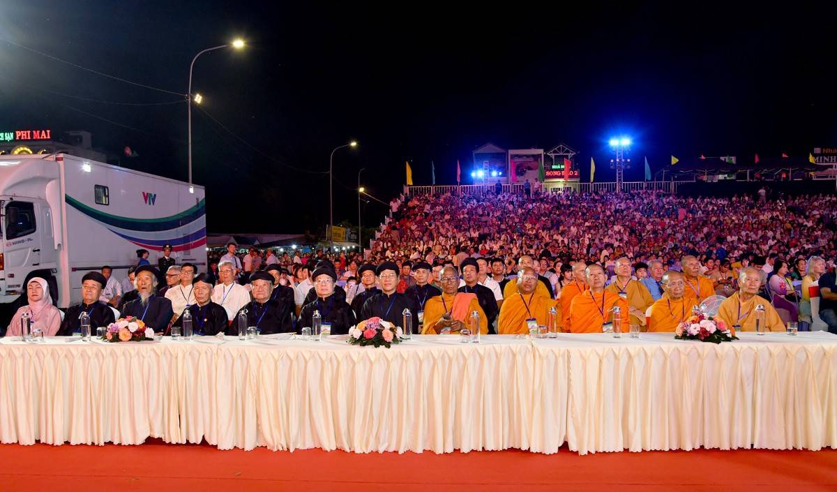 Đại biểu tham dự lễ