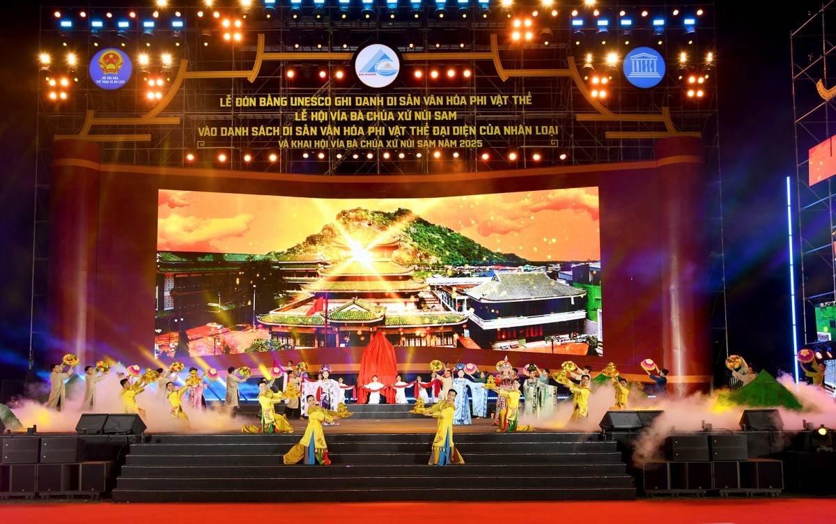 Văn nghệ chào mừng 