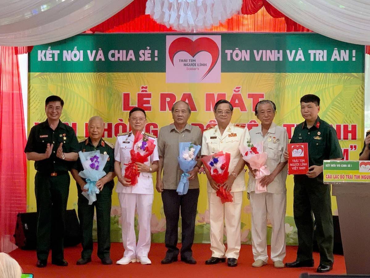 Dù ở lứa tuổi nào nhưng họ vẫn luôn giữ vững tinh thần nhiệt huyết, sẵn sàng truyền lửa cho thế hệ trẻ.