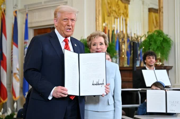 Tổng thống Trump ký sắc lệnh giải thể Bộ Giáo dục