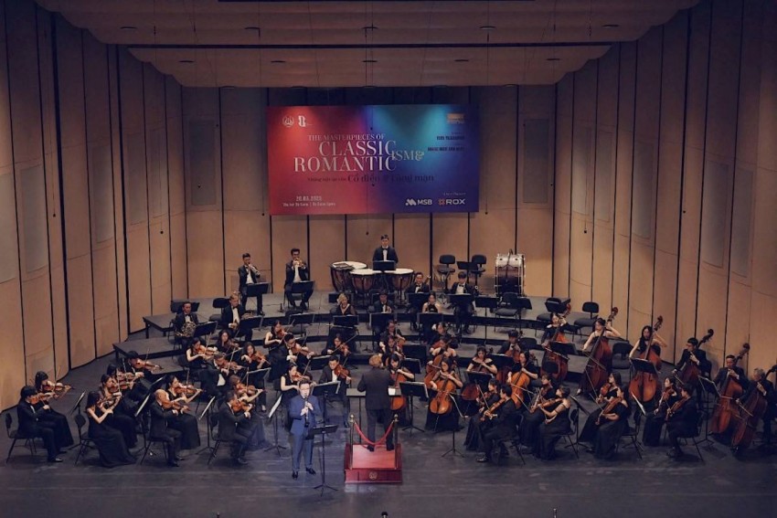  Dàn nhạc Giao hưởng Hà Nội mang đến những âm thanh tinh tế, lãng mạn và tràn đầy hứng khởi.