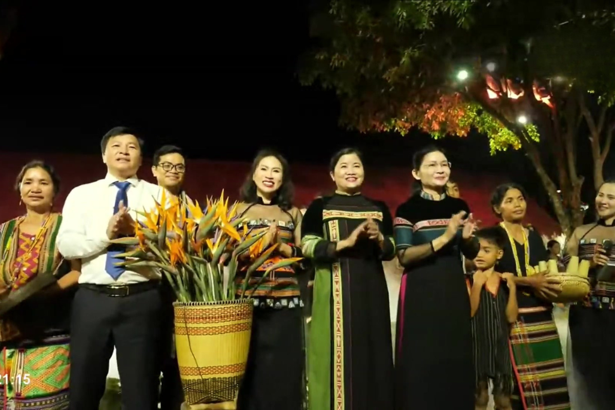 Bình Phước: Chương trình nghệ thuật thời trang thổ cẩm “Ngày mới trên Sóc Bom Bo” 