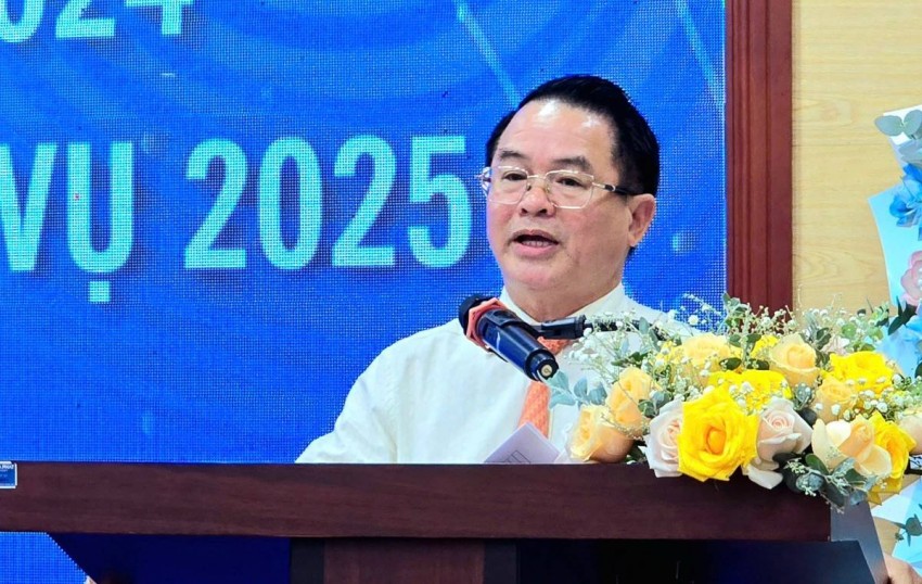 . Ông Huỳnh Văn Dũng, Chủ tịch Hiệp hội DN tỉnh Đắk Lắk báo cáo hoạt động năm 2024 của Hiệp hội.