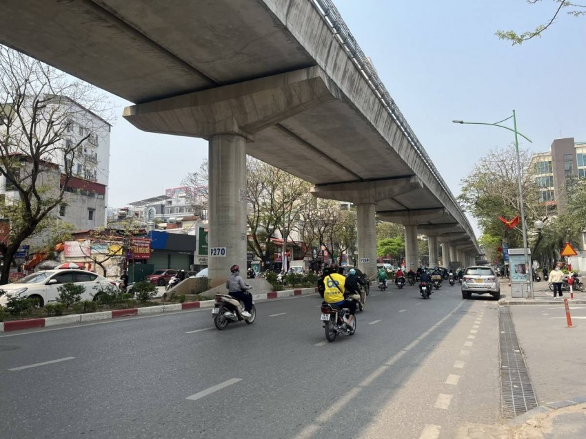 Hà Nội ngày nắng, đêm không mưa, sáng sớm có nơi có sương mù. Gió nhẹ. Sáng và đêm trời rét.