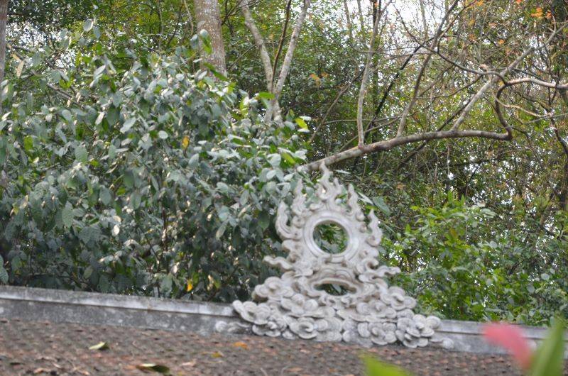 Đền được dựng theo lối kiến trúc Á Đông.