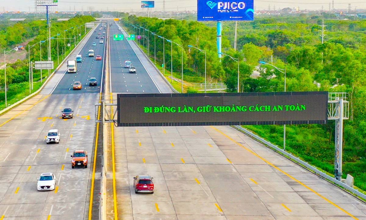 Bộ Xây dựng đề xuất mở rộng cao tốc Bắc-Nam lên 6 làn xe Bộ Xây dựng đề xuất mở rộng cao tốc Bắc - Nam lên 6 làn xe