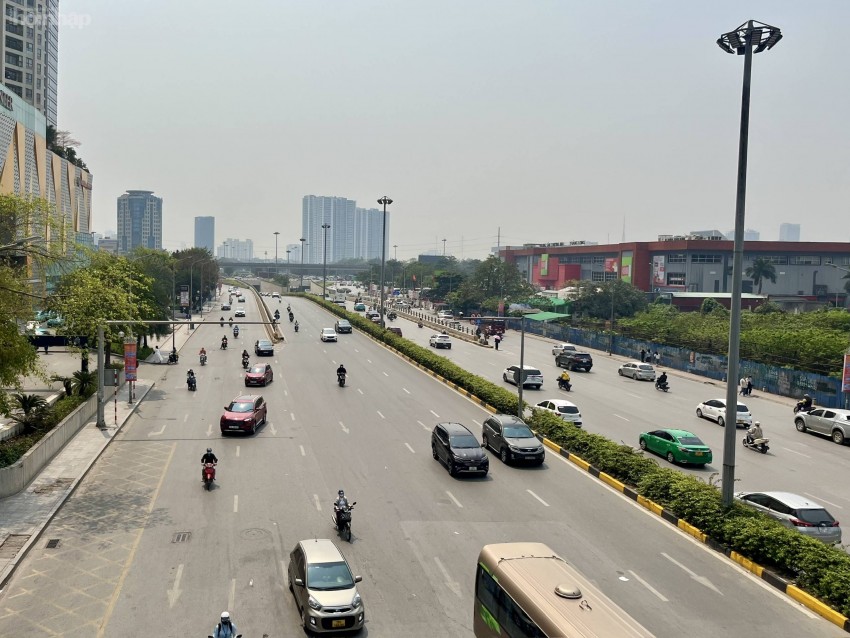 đêm không mưa, sáng sớm có sương mù và sương mù nhẹ rải rác, ngày nắng. Gió nhẹ. Đêm và sáng sớm trời lạnh