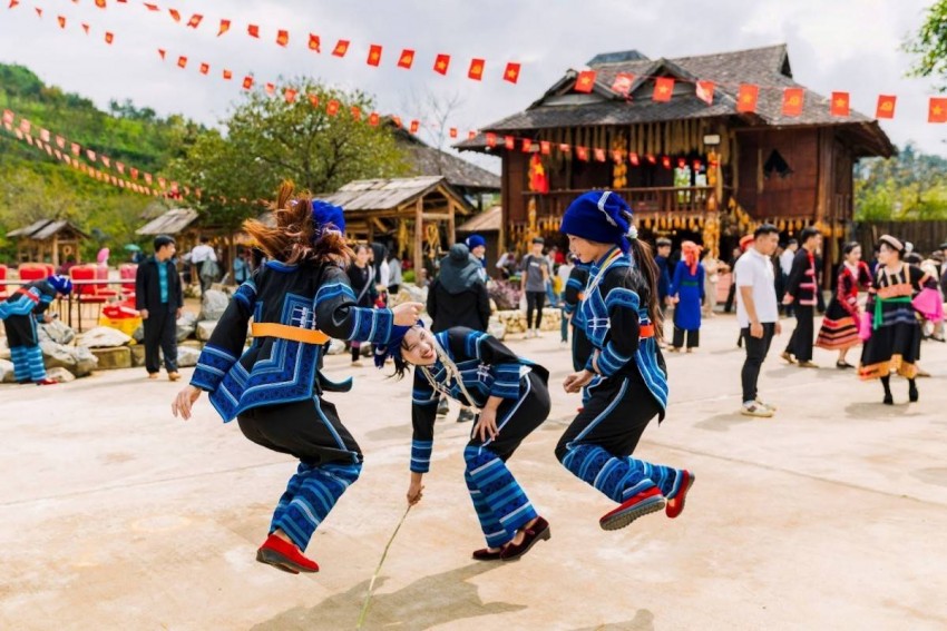 Mê mẩn vương quốc hoa đỗ quyên nơi đỉnh trời