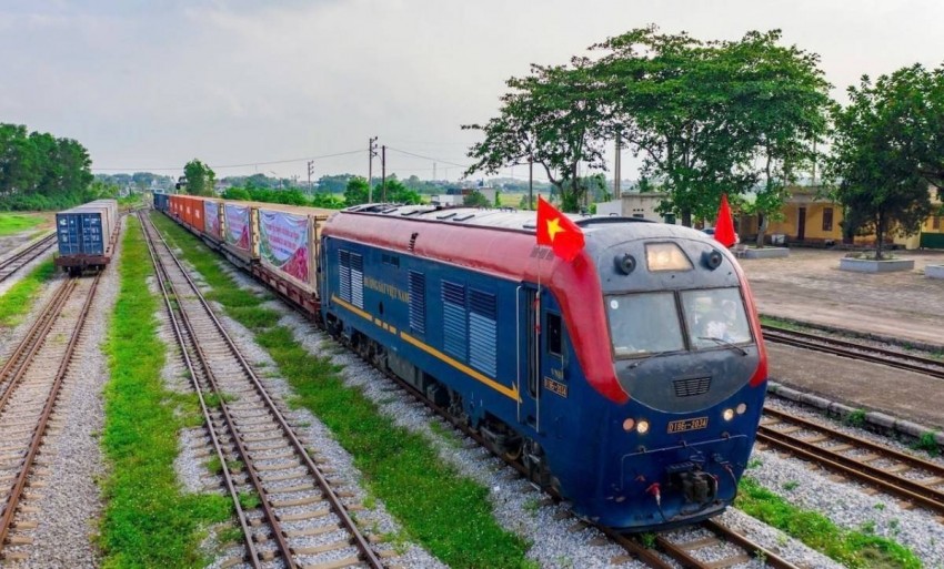 Đường sắt Lào Cai- Hà Nội- Hải Phòng cần 2.400 nhân lực Đường sắt Lào Cai- Hà Nội- Hải Phòng cần 2.400 nhân lực