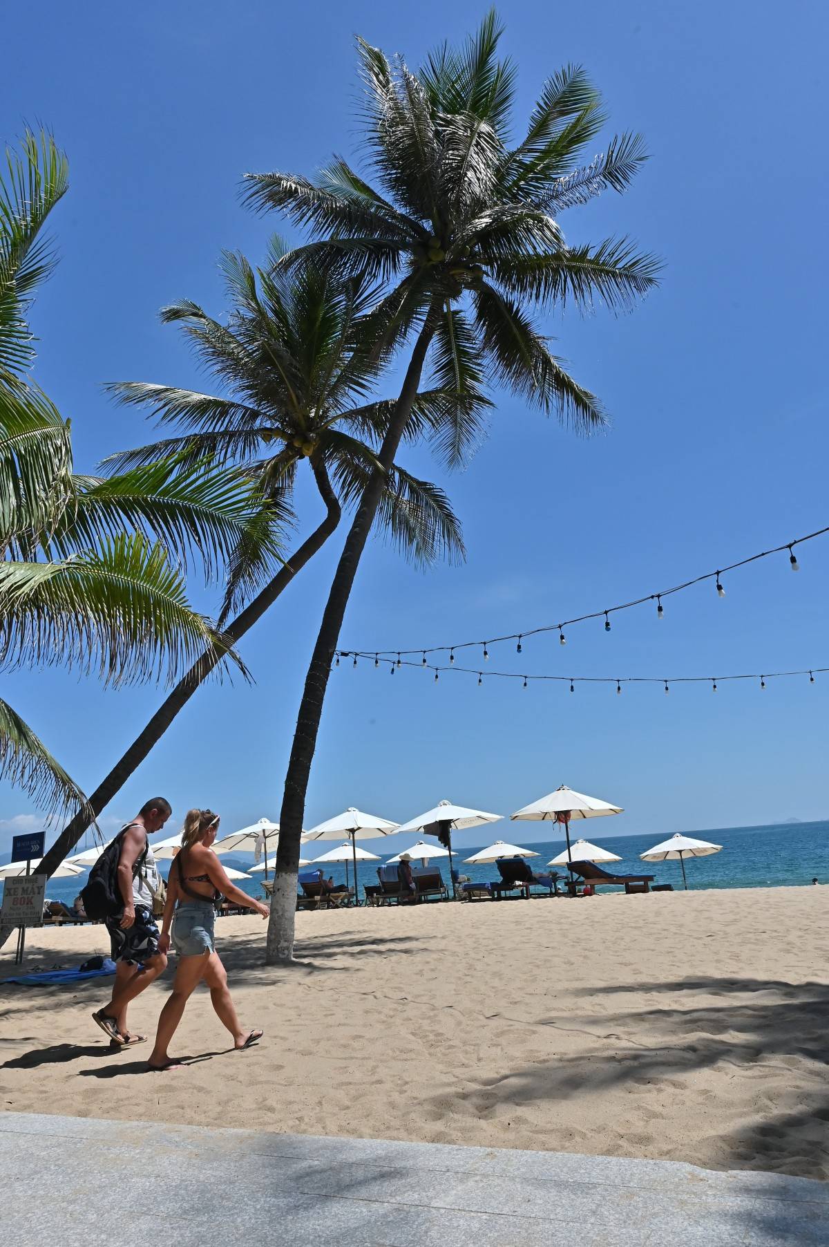 1.000 du khách nhiều quốc gia trên tàu biển quốc tế  STAR NAVIGATOR cặp Cảng Quốc tế Cam Ranh