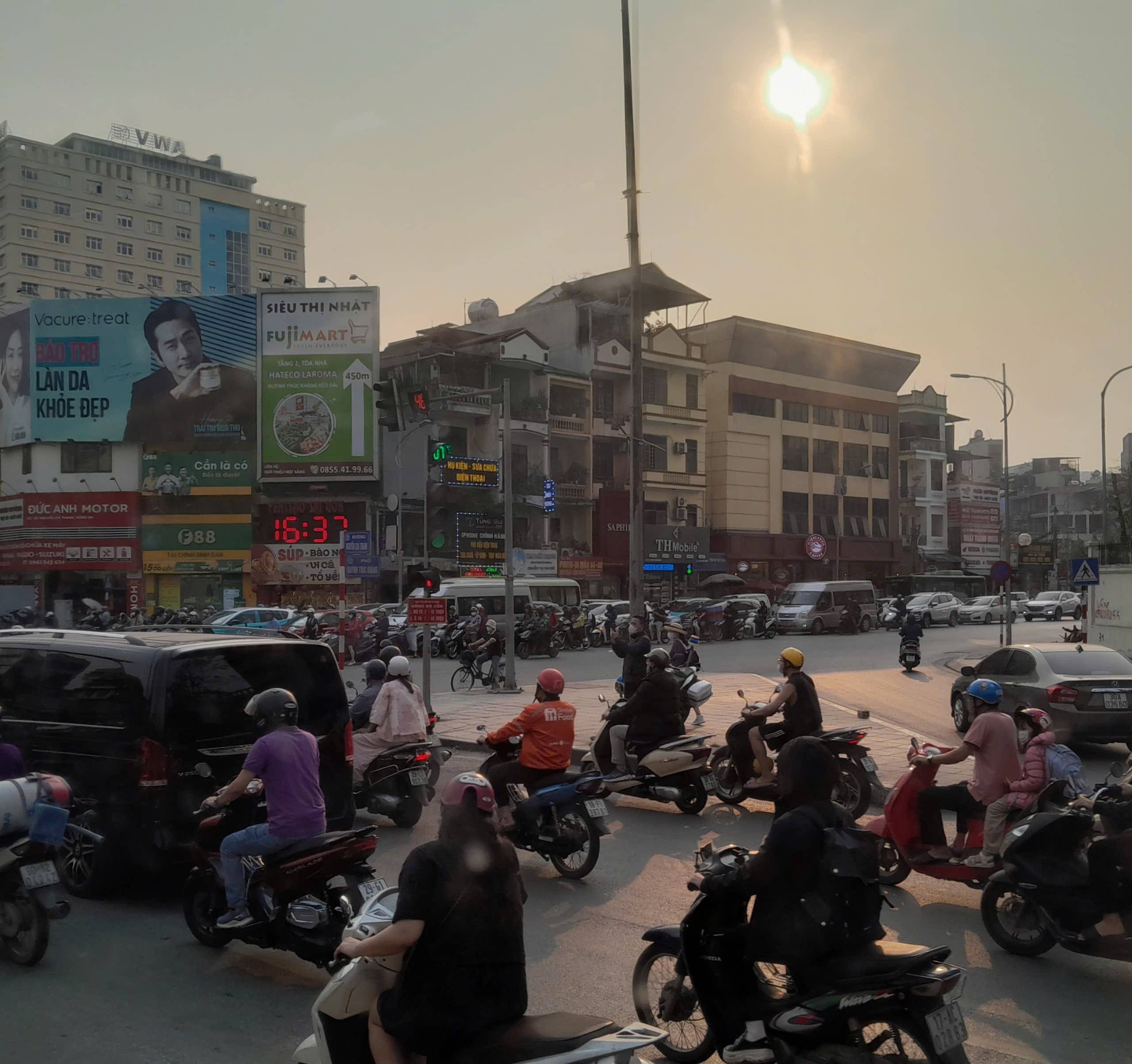 Thời tiết Hà Nội hôm nay: trưa chiều trời nắng.