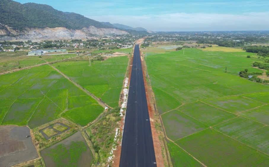 Cao tốc đi qua tỉnh Bà Rịa - Vũng Tàu dần hoàn thành, tháng 1/2025. Ảnh: Trường Hà