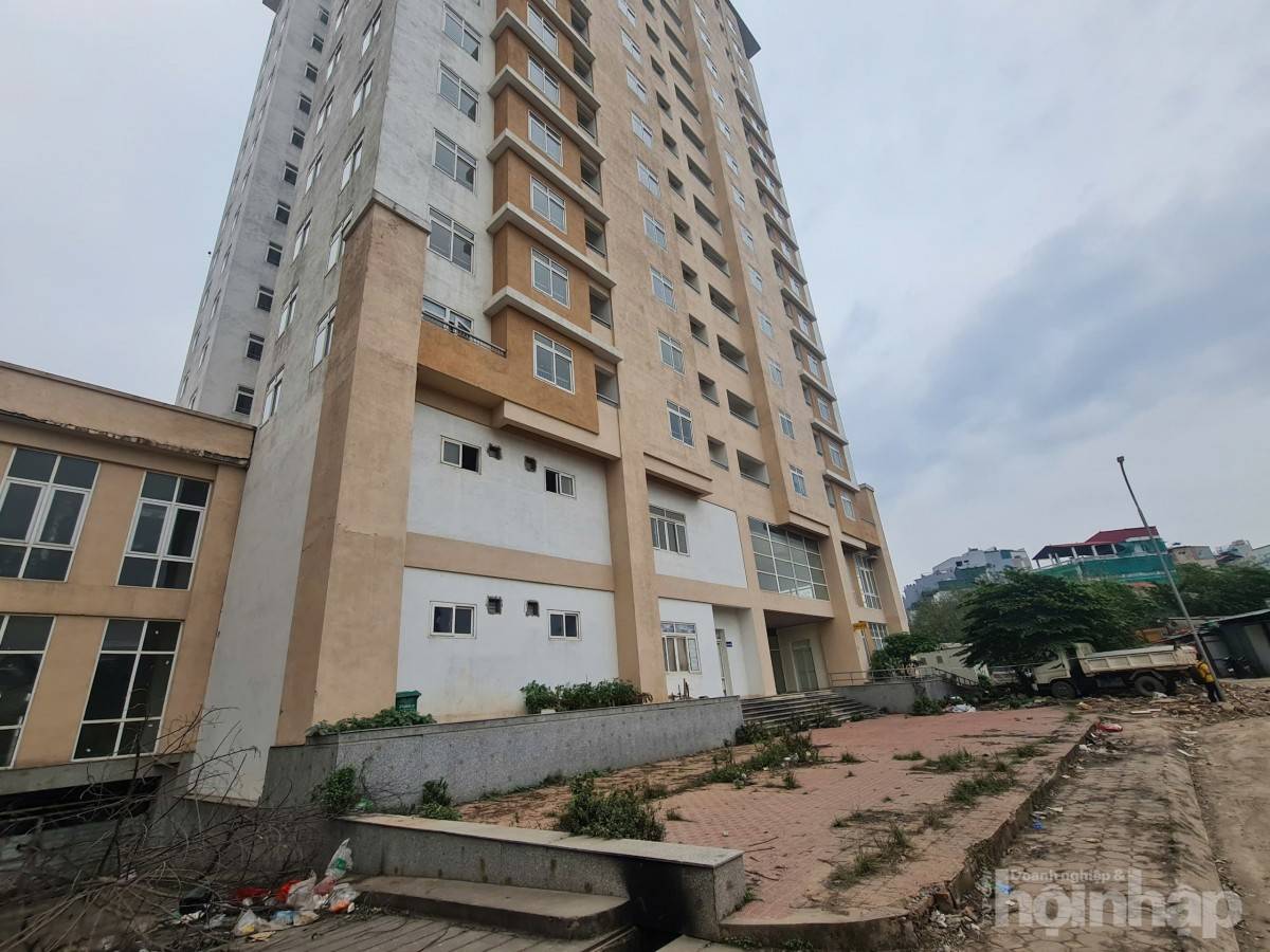 Bài II: Hàng trăm căn hộ tái định cư thuộc Khu tái định cư Xuân La bỏ hoang lâu năm