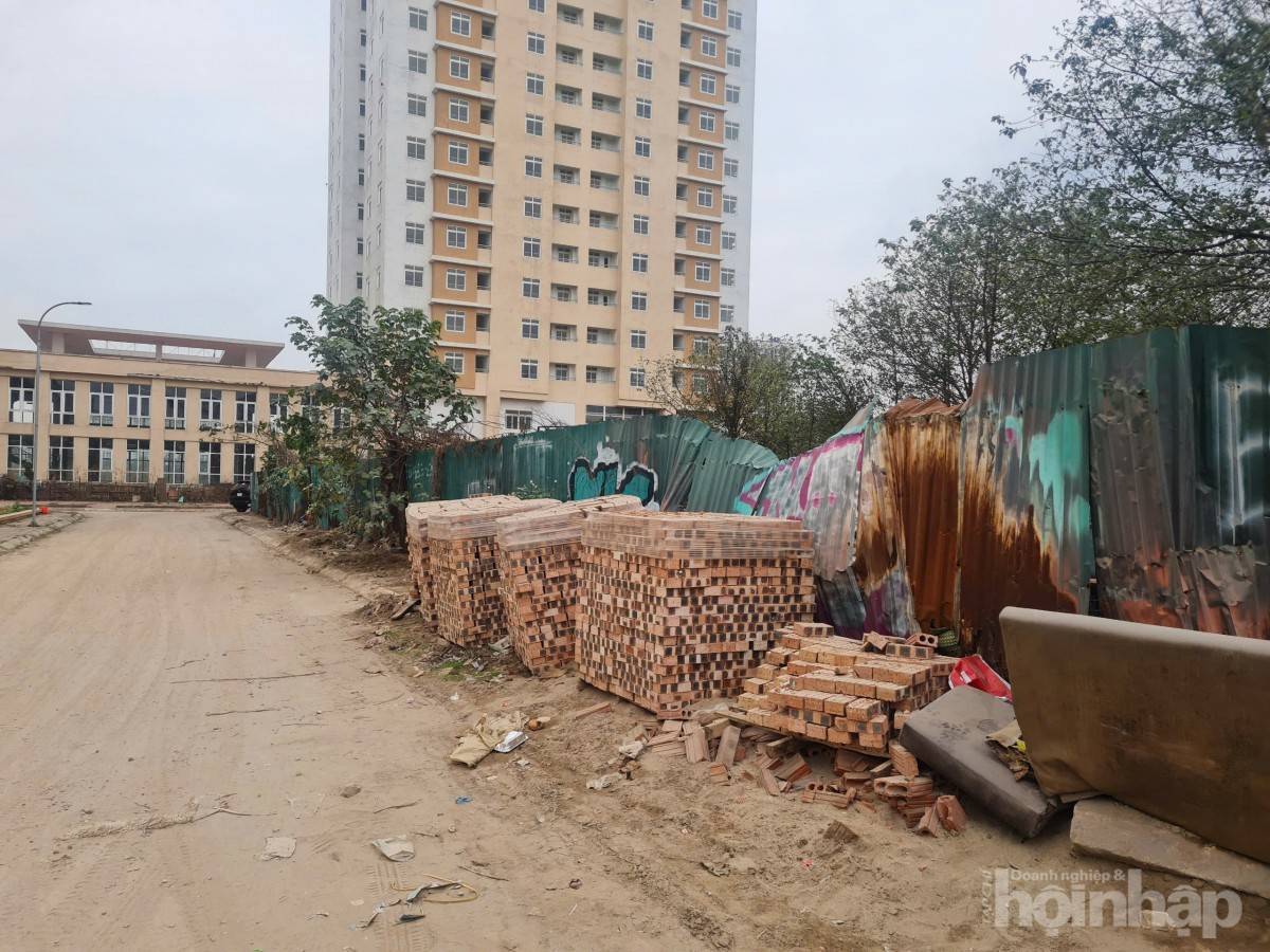 Bài II: Hàng trăm căn hộ tái định cư thuộc Khu tái định cư Xuân La bỏ hoang lâu năm