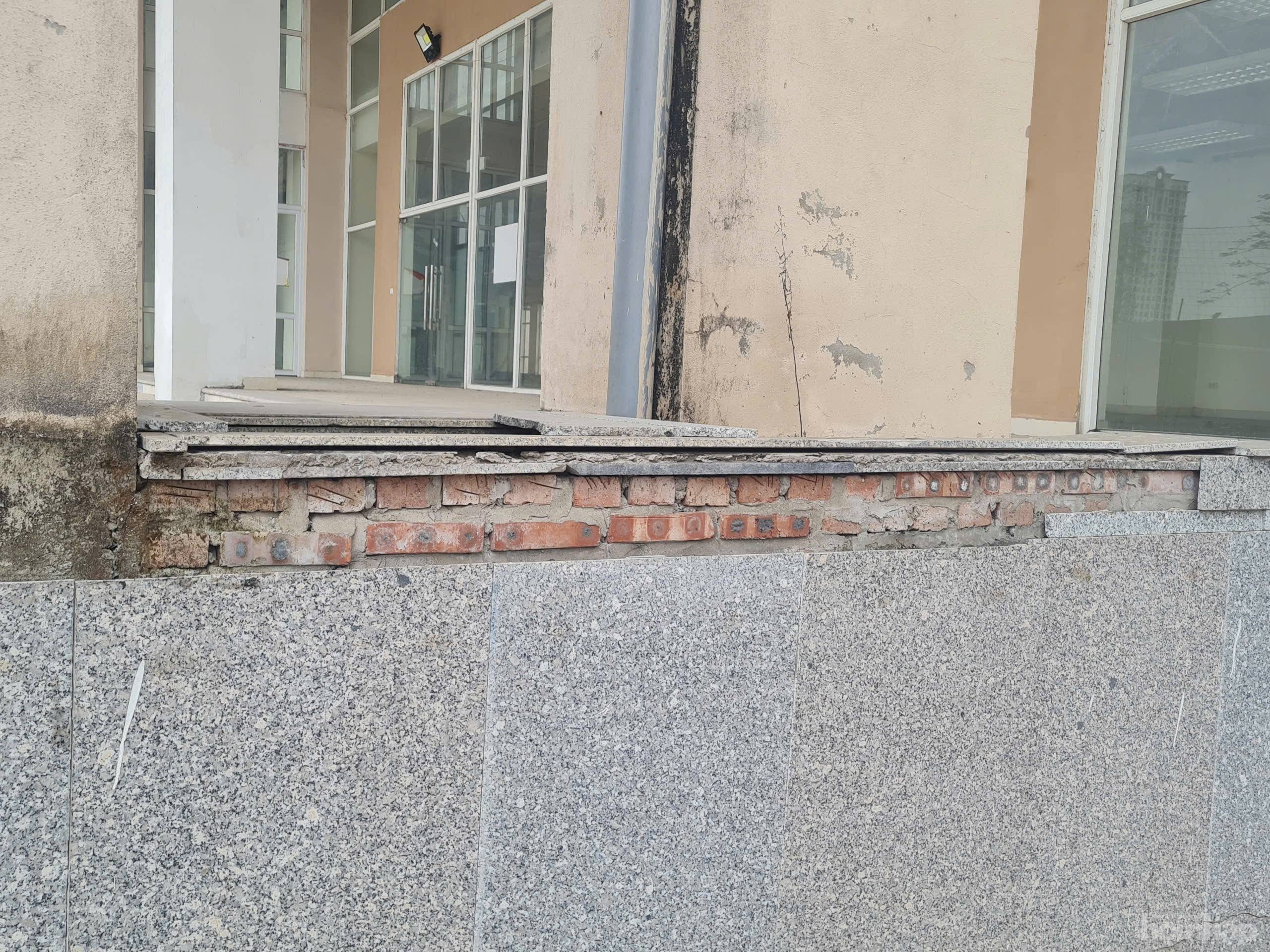 Bài II: Hàng trăm căn hộ tái định cư thuộc Khu tái định cư Xuân La bỏ hoang lâu năm