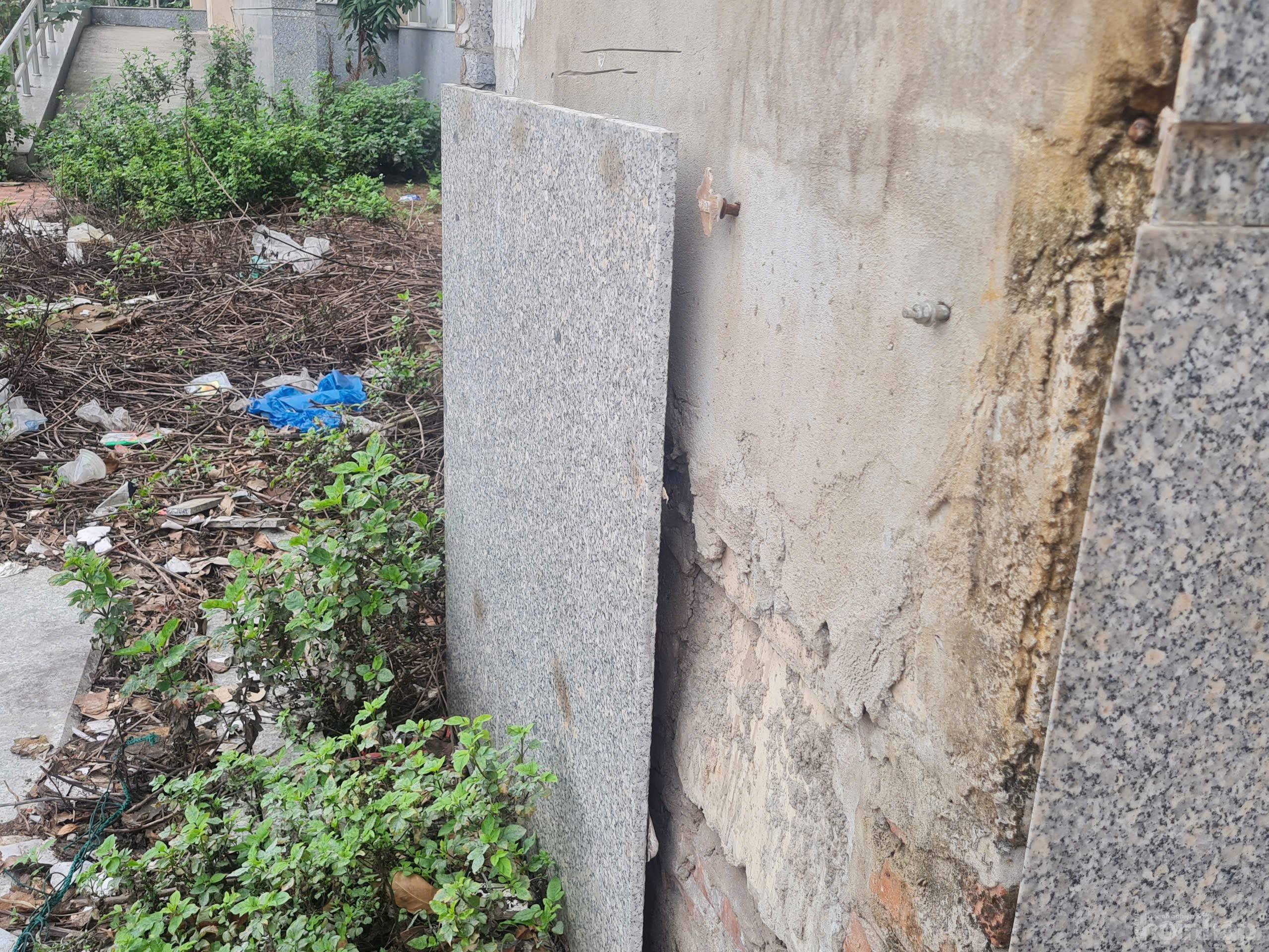 Bài II: Hàng trăm căn hộ tái định cư thuộc Khu tái định cư Xuân La bỏ hoang lâu năm