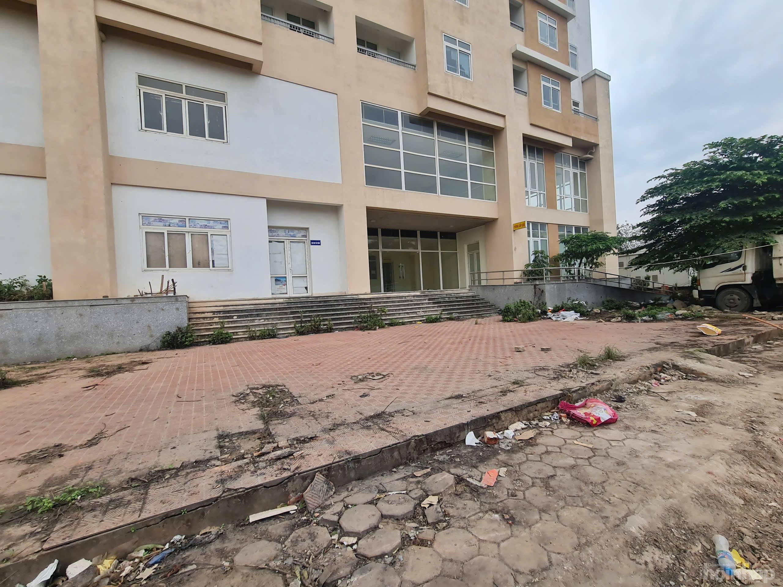 Bài II: Hàng trăm căn hộ tái định cư thuộc Khu tái định cư Xuân La bỏ hoang lâu năm