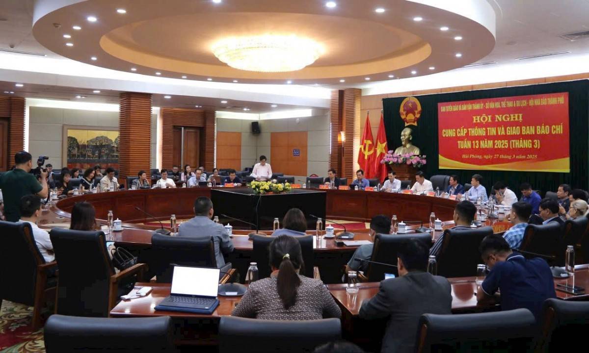 Ảnh toàn cảnh họp báo