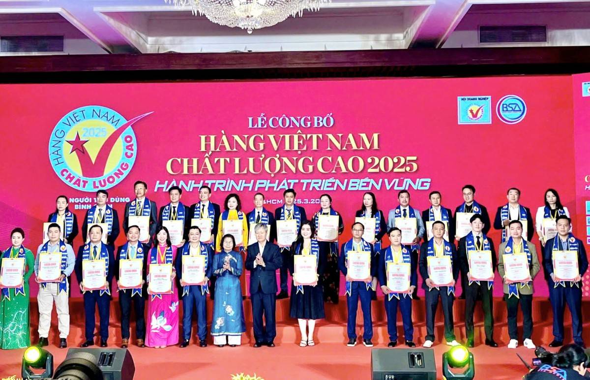 Yến Sào Khánh Hòa lần thứ 16 liên tiếp được vinh danh hàng Việt Nam chất lượng cao Yến Sào Khánh Hòa lần thứ 16 liên tiếp được vinh danh hàng Việt Nam chất lượng cao