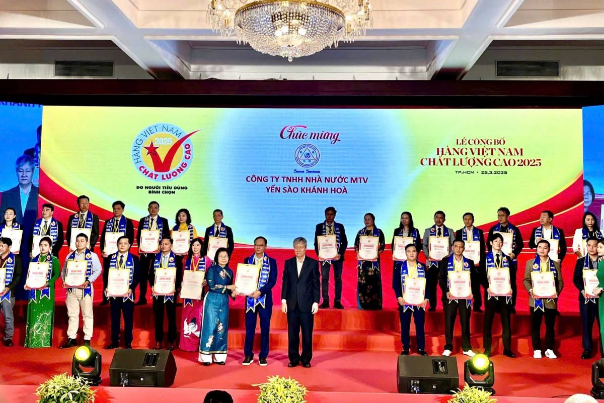 Yến Sào Khánh Hòa lần thứ 16 liên tiếp được vinh danh hàng Việt Nam chất lượng cao Yến Sào Khánh Hòa lần thứ 16 liên tiếp được vinh danh hàng Việt Nam chất lượng cao