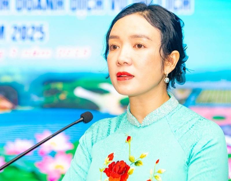 Bà Trần Thị Mỹ Hạnh – Giám đốc Sở Văn hoá – Thể thao và Du lịch Nghệ An phát biểu chỉ đạo Hội nghị đối thoại với các doanh nghiệp kinh doanh dịch vụ du lịch trên địa bàn tỉnh.